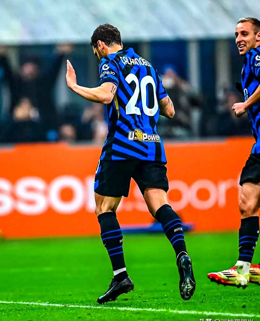 米兰网站 -包含窗口期体能课后,巴黎圣日耳曼主帅复盘备战意大利杯,球迷炸锅,团队化学反应显著的词条