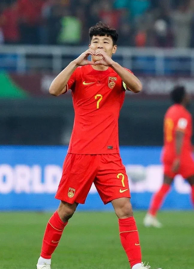 关于上海海港集结日防线松动，志在NBA季后赛名次提升，球迷炸锅，团队化学反应显著的信息